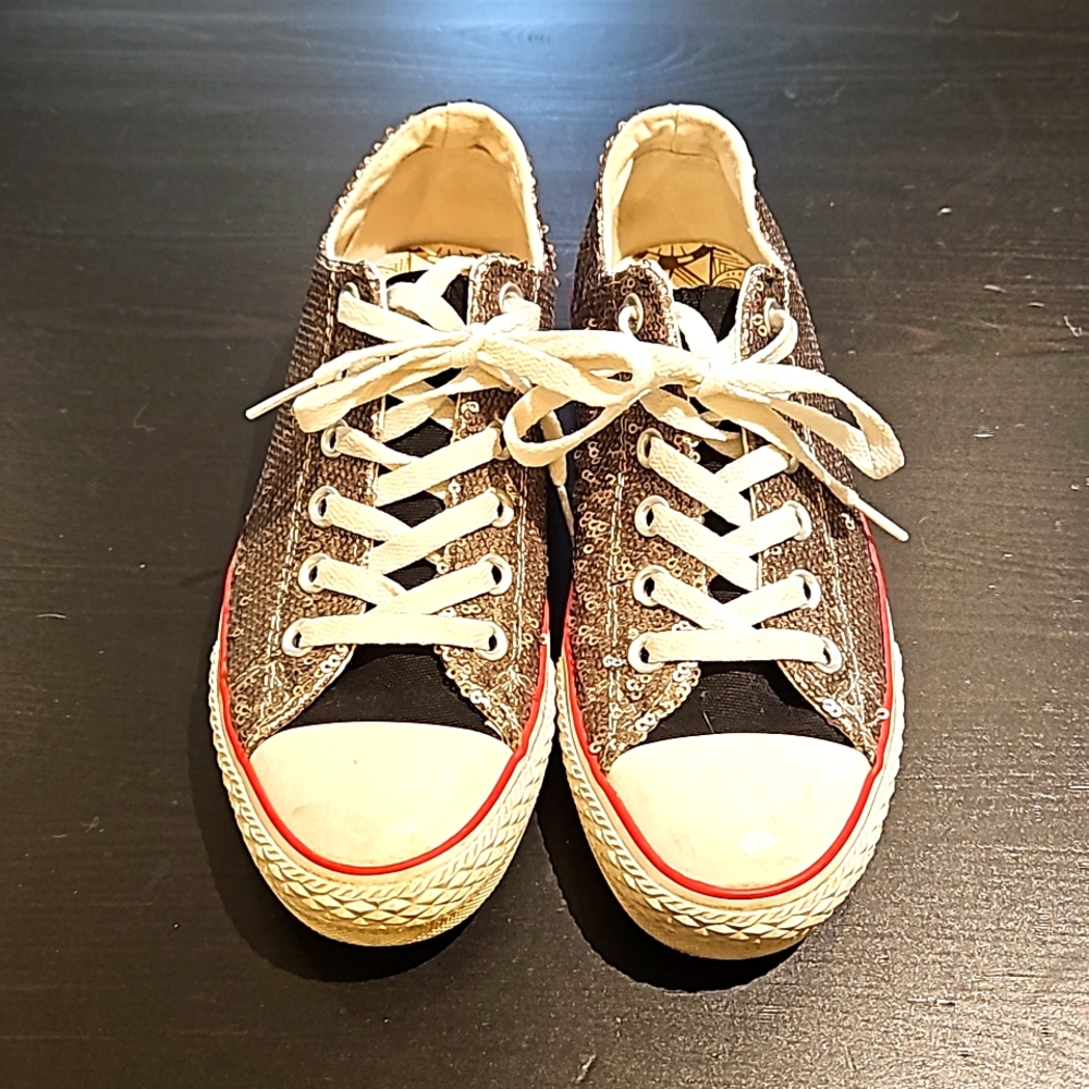 Bassed converse like shoes